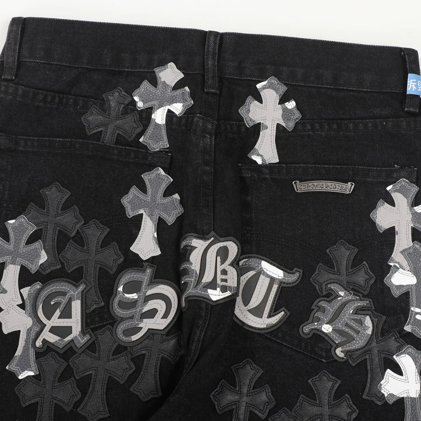 P260 Chrome Hearts Chrome Hearts Black Multi-leather Elements Full of Details Washed Jeans Authentically Restore the Ultimate Vintage Texture Three-Dimensional Fit Loose and Comfortable, Not Slimming Appearing Tall and Slim Made by a Manufacturer Original Quality Control Same Style for Men and Women Can Be Matched for Couples Versatile Recommendations Must-Have Jeans for All Seasons Fashionistas Have Been Disappointed From the Quality Selection of Fabrics, Cutting of Details, and Matching of Patterns, Everything Is Impeccable! The upper body is so handsome when worn...it can be easily worn by men, women and children! The craftsmanship is made of heavy-duty washed pure cotton denim fabric. After washing, it is soft and thick and looks very stylish when worn. Color: black Size: 28 30 32 34 36